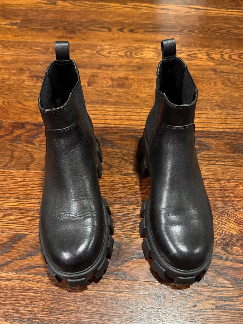 Villa Rouge Packer Chelsea Boots